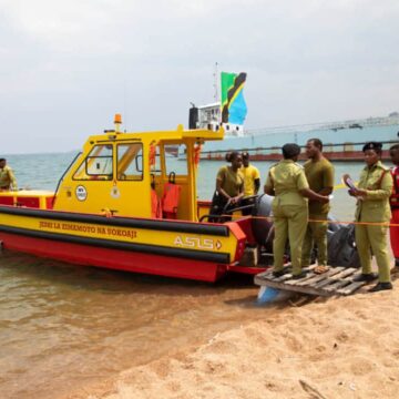 BOTI YA KISASA YAZINDULIWA ZIWA NYASA,KUONGEZA USALAMA WA WANANCHI WANAOTUMIA VYOMBO VYA USAFIRI Modern rescue boat worth 1.5 billion shillings launched on Lake Nyasa
